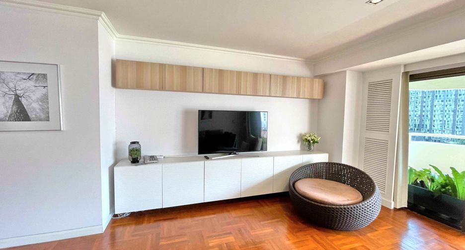 For rent 3 bedrooms condo in Watthana, Bangkok