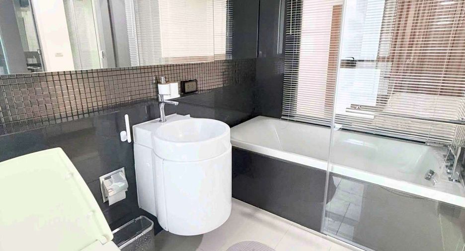 Condo en alquiler de 2 habitaciones en Phra Khanong, Bangkok