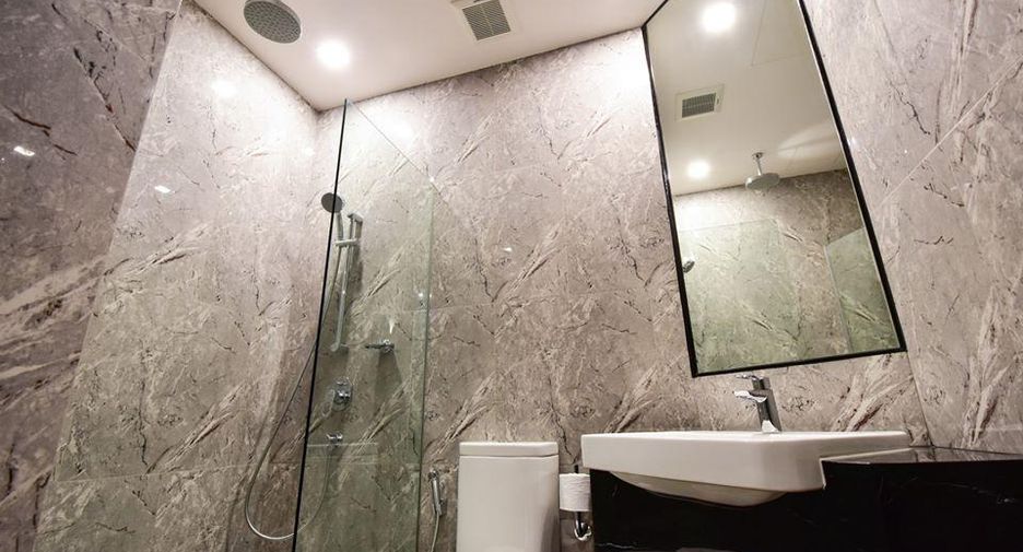 Condo en alquiler y en venta de 2 habitaciones en Khlong Toei, Bangkok