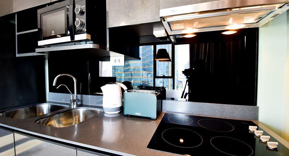 Condo en alquiler y en venta de 2 habitaciones en Khlong Toei, Bangkok