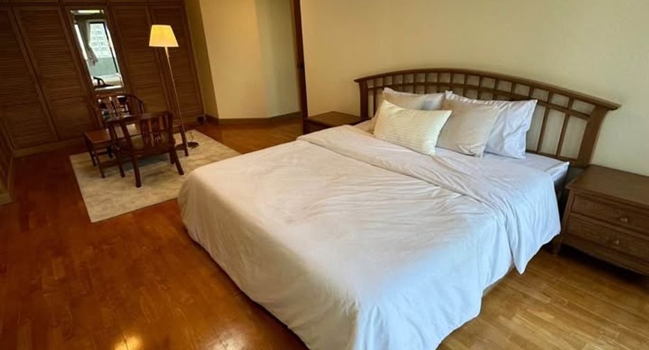 For rent 3 bedrooms condo in Watthana, Bangkok