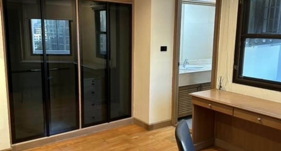For rent 3 bedrooms condo in Watthana, Bangkok