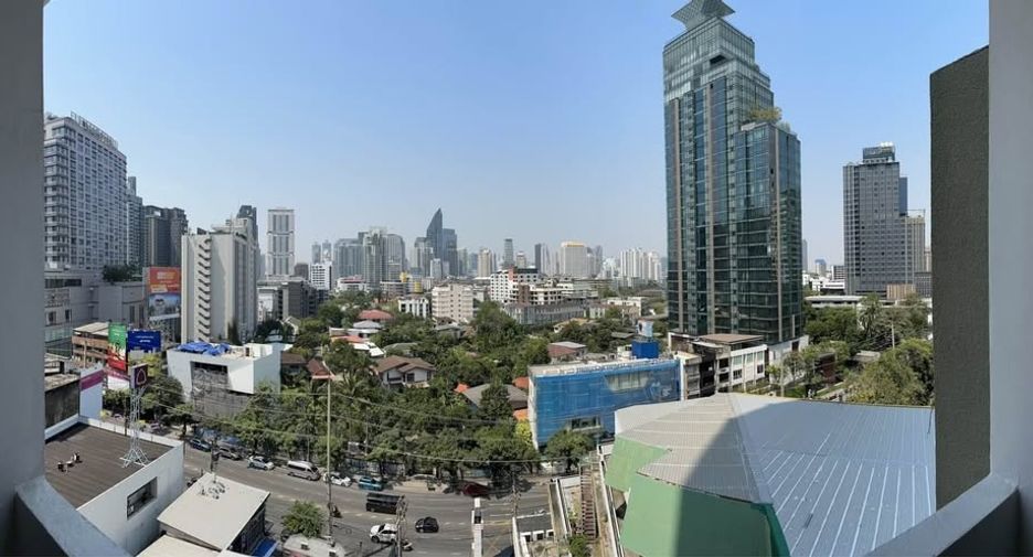 For rent 3 bedrooms condo in Watthana, Bangkok