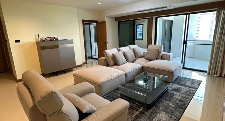 For rent 3 bedrooms condo in Watthana, Bangkok