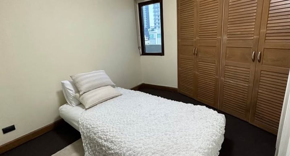 For rent 3 bedrooms condo in Watthana, Bangkok