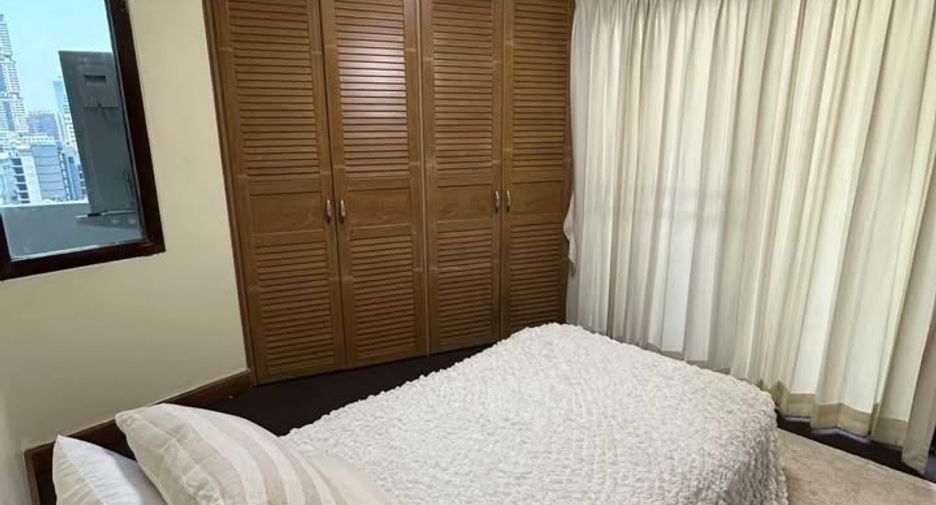 For rent 3 bedrooms condo in Watthana, Bangkok