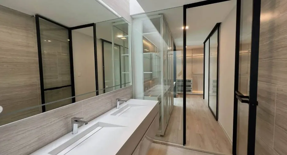 For rent 4 bedrooms house in Saphan Sung, Bangkok