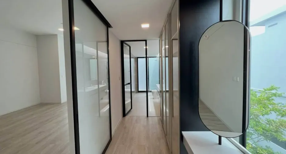 For rent 4 bedrooms house in Saphan Sung, Bangkok