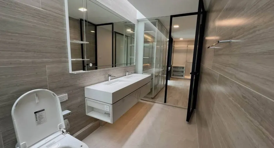 For rent 4 bedrooms house in Saphan Sung, Bangkok