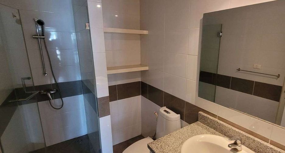 Wohnung zur Miete mit 2 Zimmer in Khlong Toei, Bangkok