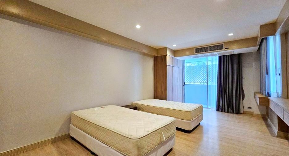 À louer 4 chambres condo à Khlong Toei, Bangkok