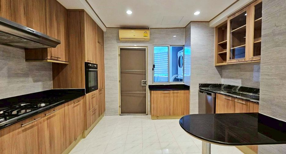 À louer 4 chambres condo à Khlong Toei, Bangkok