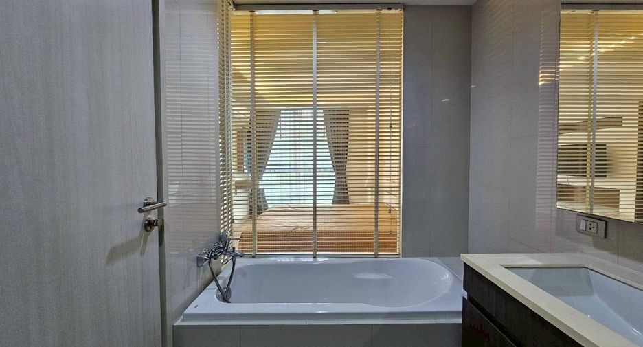 For rent 2 ベッドルーム condo in Watthana, Bangkok