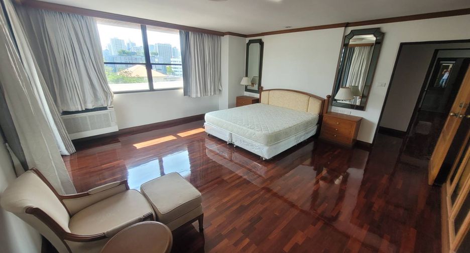 For rent 3 bedrooms condo in Watthana, Bangkok