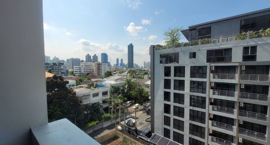 For rent 3 bedrooms condo in Watthana, Bangkok