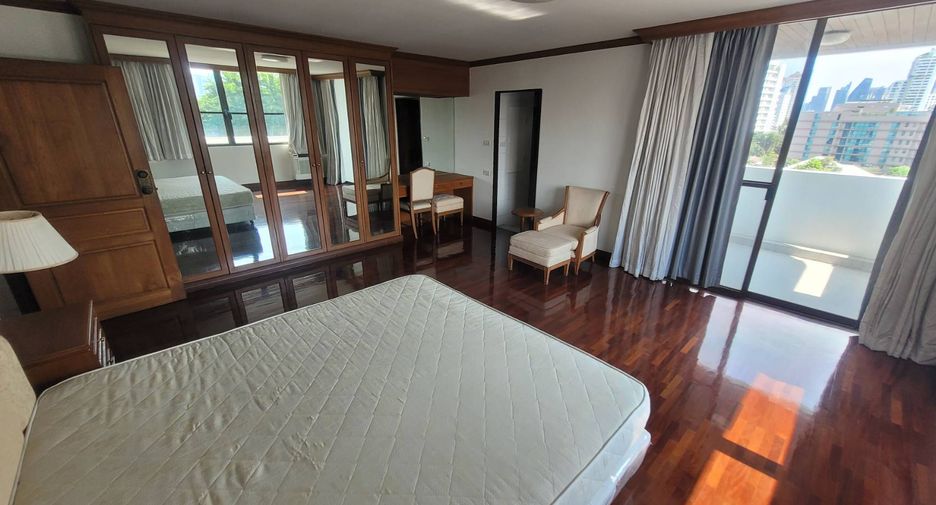 For rent 3 bedrooms condo in Watthana, Bangkok