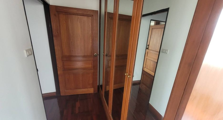 For rent 3 bedrooms condo in Watthana, Bangkok