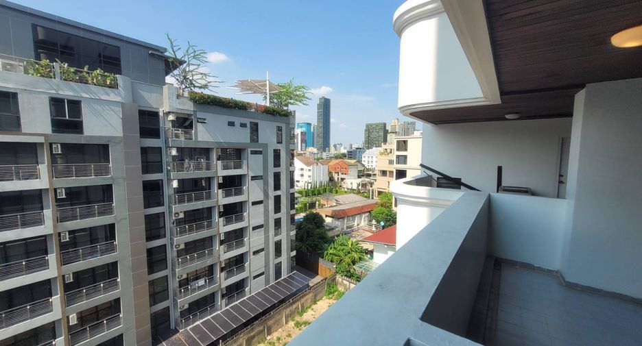 For rent 3 bedrooms condo in Watthana, Bangkok