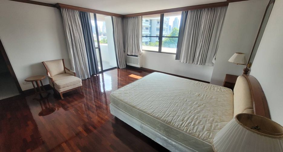 For rent 3 bedrooms condo in Watthana, Bangkok
