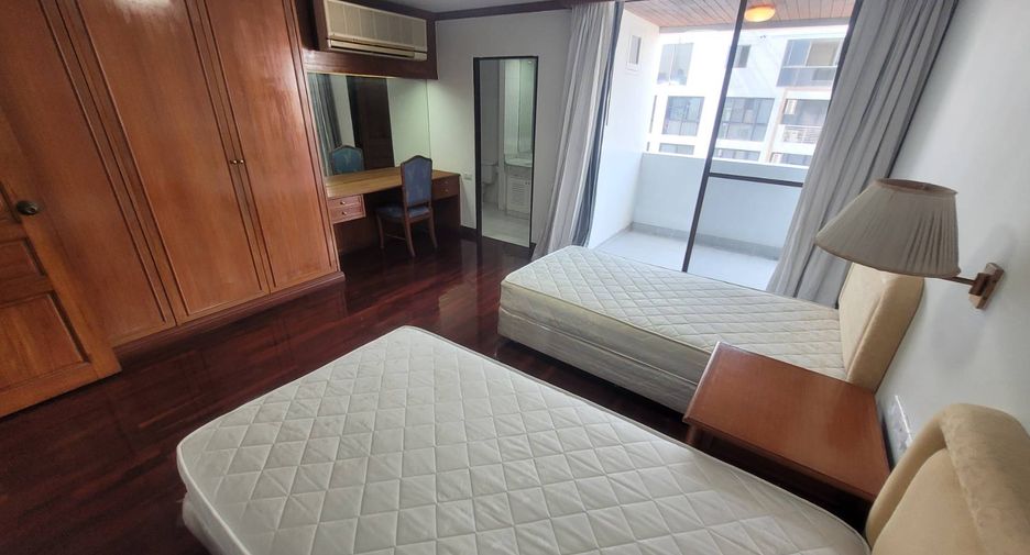 For rent 3 bedrooms condo in Watthana, Bangkok