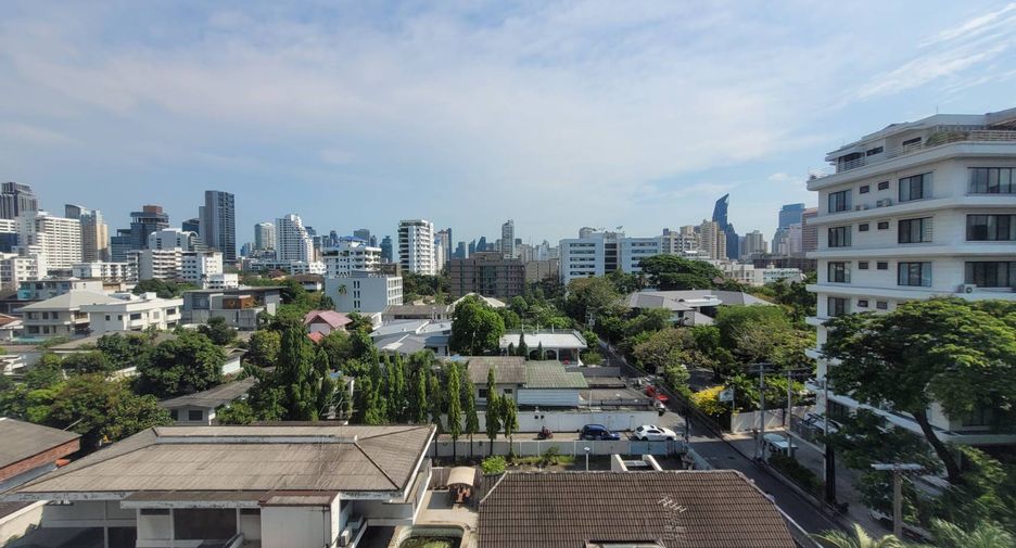 For rent 3 bedrooms condo in Watthana, Bangkok