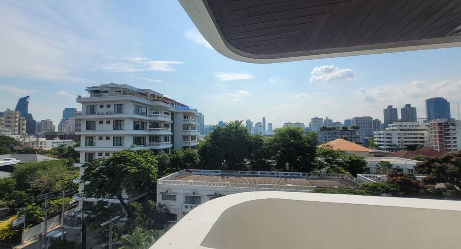For rent 3 bedrooms condo in Watthana, Bangkok