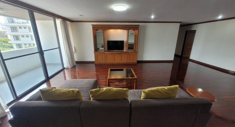 For rent 3 bedrooms condo in Watthana, Bangkok