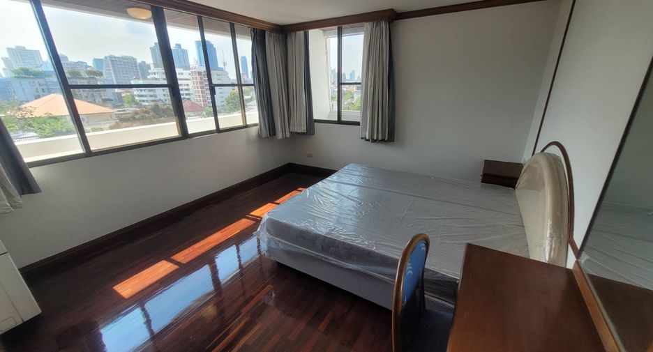 For rent 3 bedrooms condo in Watthana, Bangkok