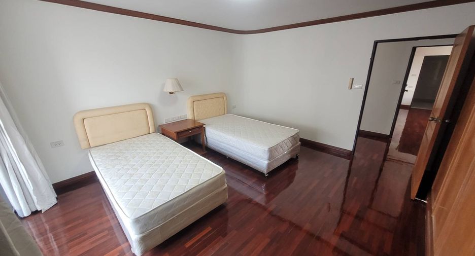 For rent 3 bedrooms condo in Watthana, Bangkok