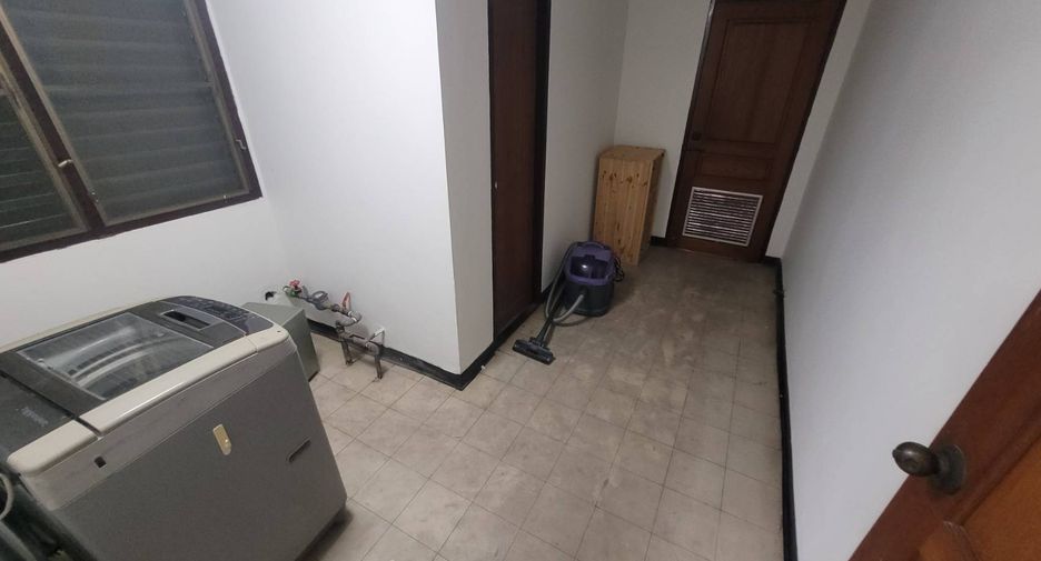 For rent 3 bedrooms condo in Watthana, Bangkok