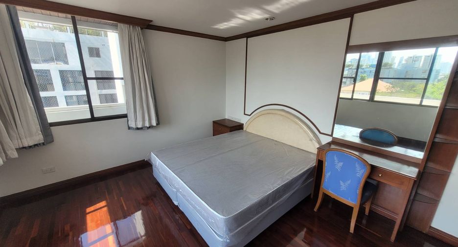 For rent 3 bedrooms condo in Watthana, Bangkok