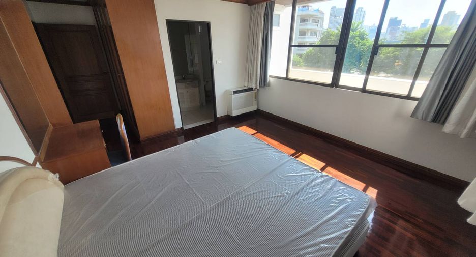 For rent 3 bedrooms condo in Watthana, Bangkok