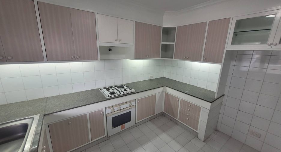 For rent 3 bedrooms condo in Watthana, Bangkok