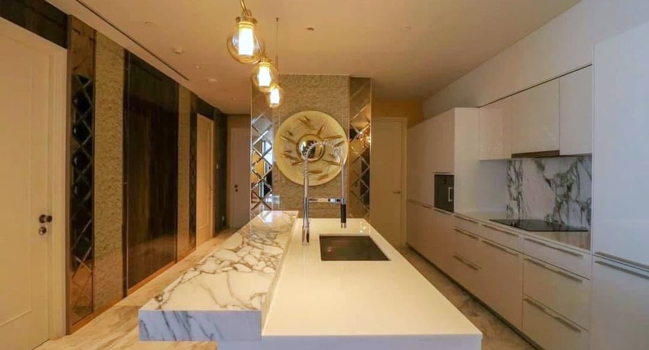 Condo en alquiler de 3 habitaciones en Bang Kho Laem, Bangkok