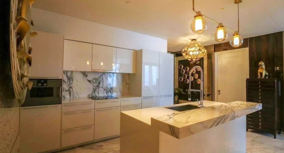 Condo en alquiler de 3 habitaciones en Bang Kho Laem, Bangkok