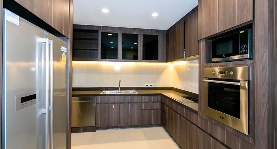 À louer 4 chambres condo à Suan Luang, Bangkok