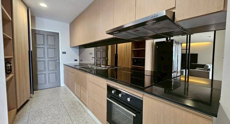 For rent 3 bedrooms condo in Watthana, Bangkok