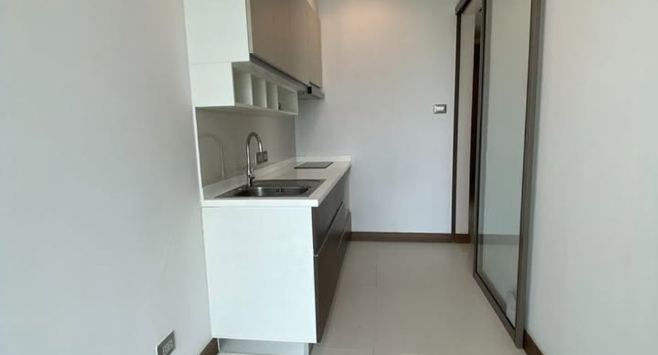 For rent and for sale 2 bedrooms condo in Watthana, Bangkok