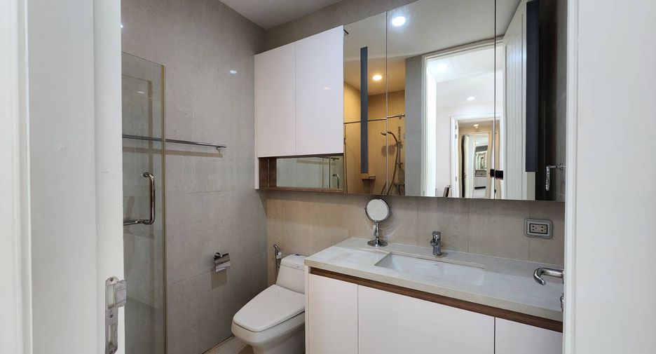 For rent 2 bedrooms condo in Pathum Wan, Bangkok