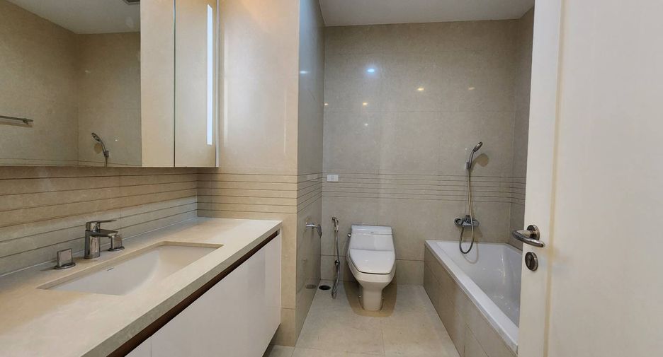 For rent 2 bedrooms condo in Pathum Wan, Bangkok