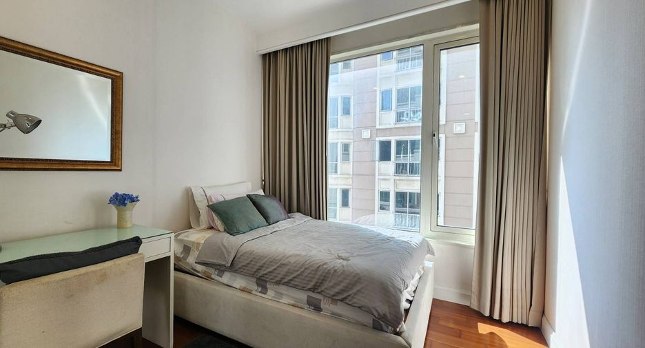 For rent 2 bedrooms condo in Pathum Wan, Bangkok