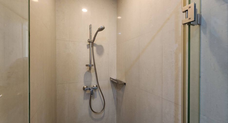 For rent 2 bedrooms condo in Pathum Wan, Bangkok