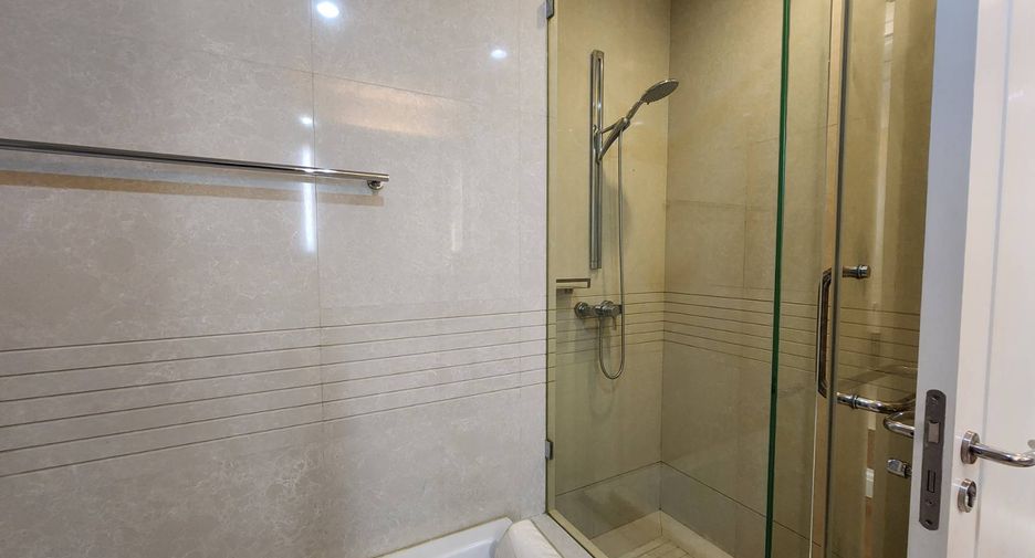For rent 2 bedrooms condo in Pathum Wan, Bangkok