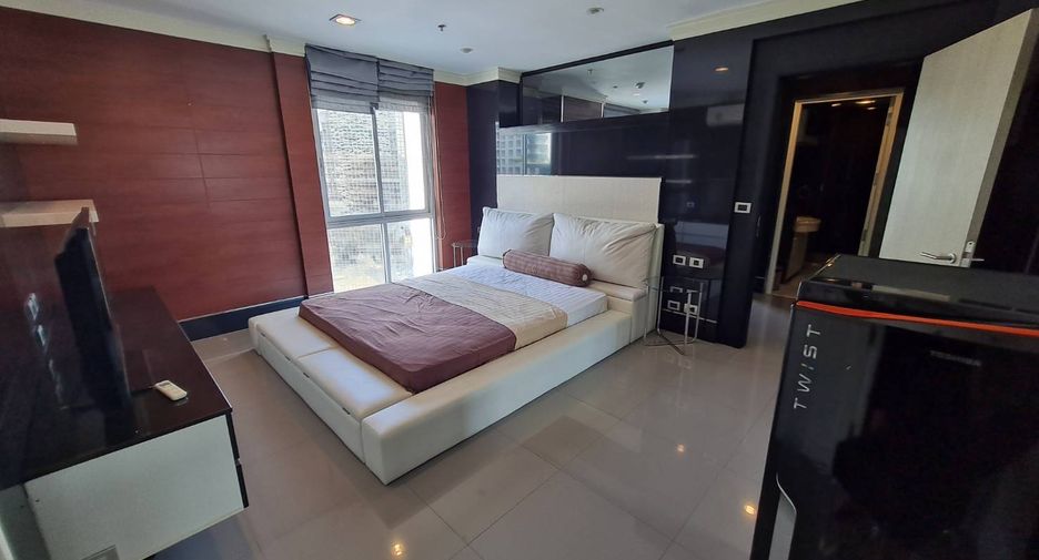 Condo en alquiler de 4 habitaciones en Watthana, Bangkok