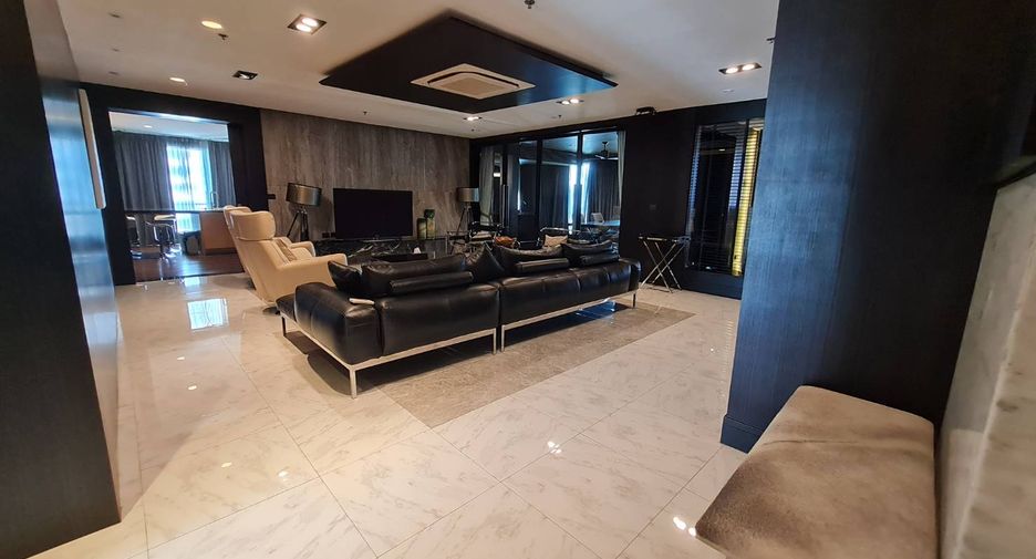 Condo en alquiler de 4 habitaciones en Watthana, Bangkok