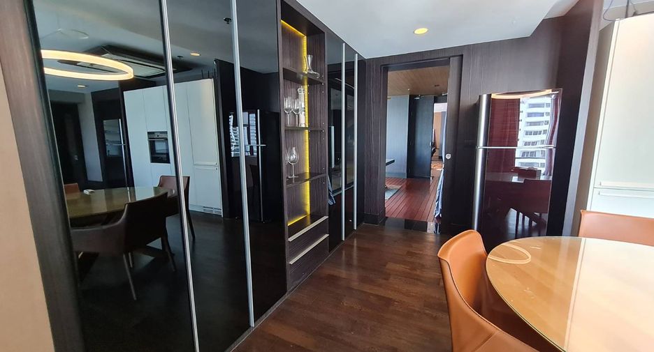 Condo en alquiler de 4 habitaciones en Watthana, Bangkok