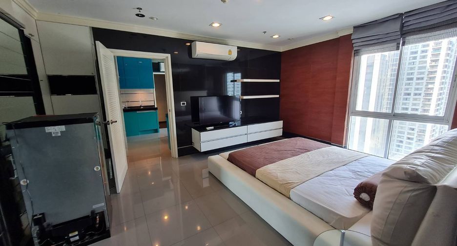 Condo en alquiler de 4 habitaciones en Watthana, Bangkok