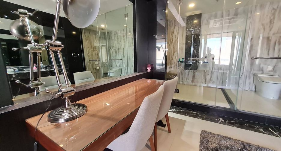 Condo en alquiler de 4 habitaciones en Watthana, Bangkok