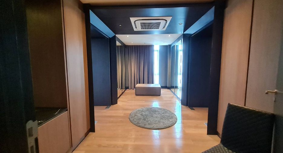 Condo en alquiler de 4 habitaciones en Watthana, Bangkok