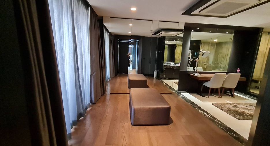 Condo en alquiler de 4 habitaciones en Watthana, Bangkok